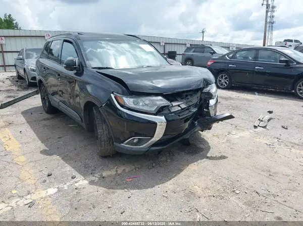 JA4AD3A38JZ027277 2018 MITSUBISHI OUTLANDER - Image 1
