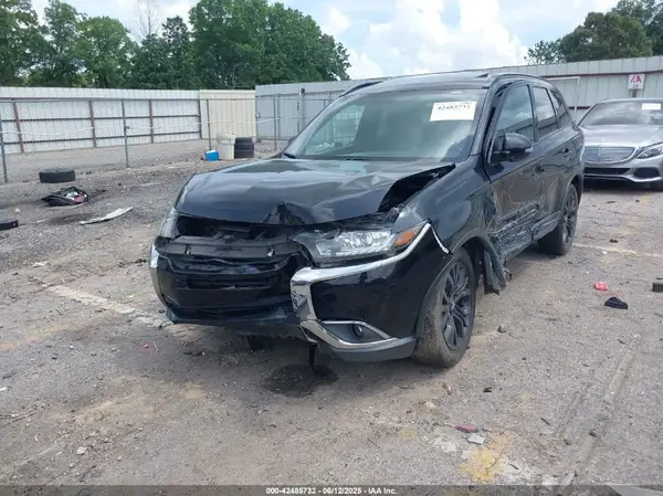 JA4AD3A38JZ027277 2018 MITSUBISHI OUTLANDER - Image 2