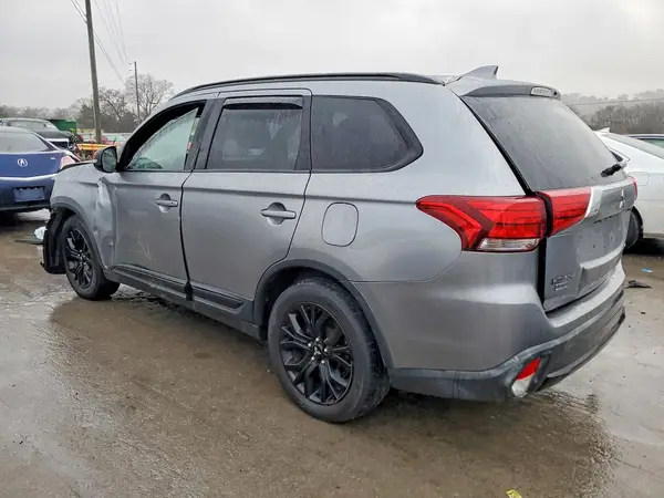 JA4AD3A38JZ030681 2018 MITSUBISHI OUTLANDER - Image 2
