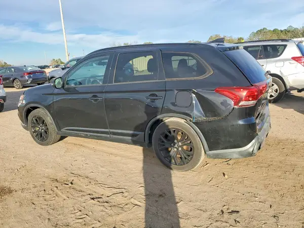 JA4AD3A38JZ032138 2018 MITSUBISHI OUTLANDER - Image 2