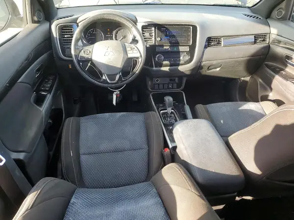 JA4AD3A38JZ032138 2018 MITSUBISHI OUTLANDER - Image 8