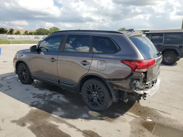 JA4AD3A38JZ034231 2018 MITSUBISHI OUTLANDER - Image 2