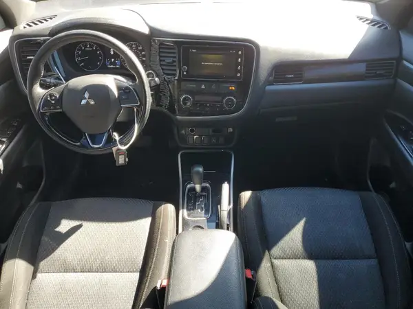 JA4AD3A38JZ034620 2018 MITSUBISHI OUTLANDER - Image 8