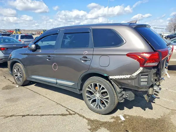 JA4AD3A38JZ035153 2018 MITSUBISHI OUTLANDER - Image 2