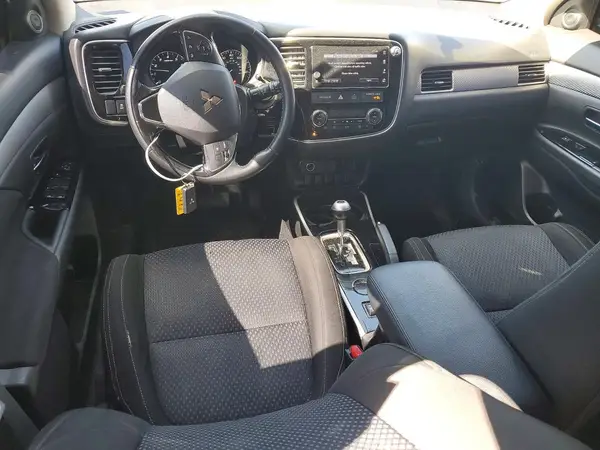 JA4AD3A38JZ035153 2018 MITSUBISHI OUTLANDER - Image 8