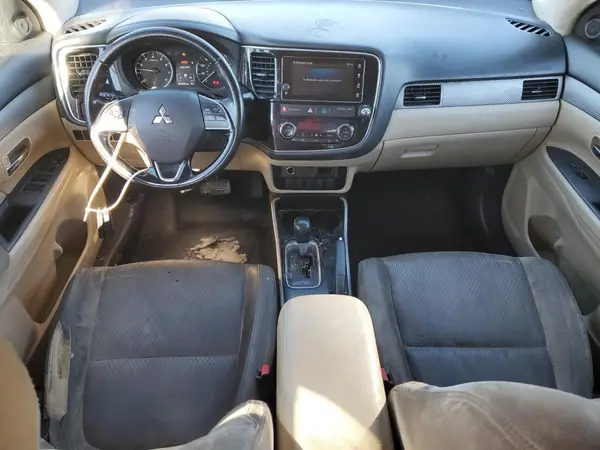 JA4AD3A38JZ044242 2018 MITSUBISHI OUTLANDER - Image 8