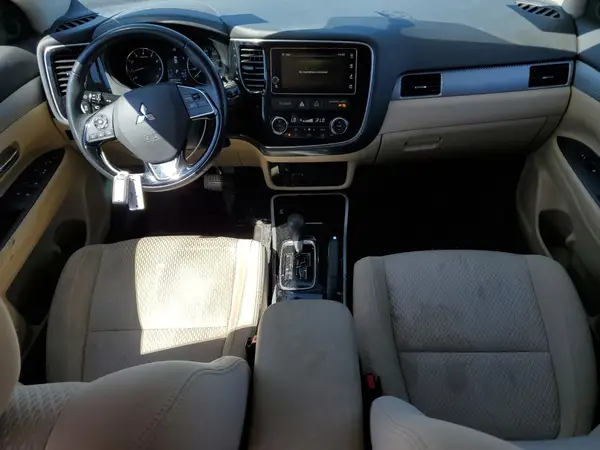 JA4AD3A38JZ046928 2018 MITSUBISHI OUTLANDER - Image 8