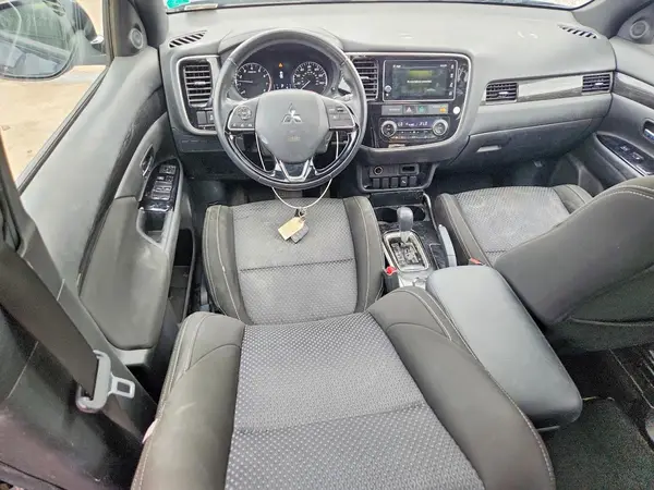 JA4AD3A38JZ047061 2018 MITSUBISHI OUTLANDER - Image 8