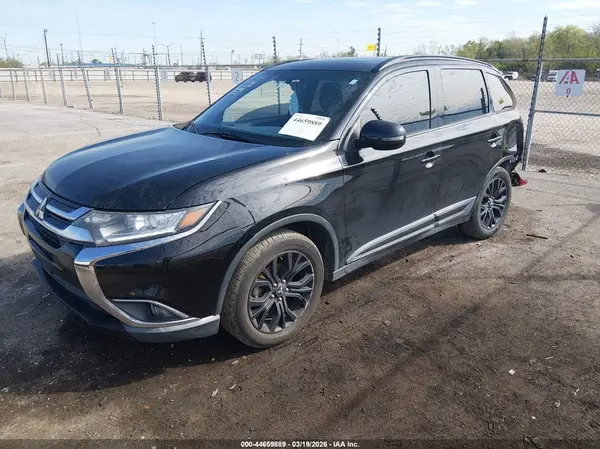 JA4AD3A38JZ048050 2018 MITSUBISHI OUTLANDER - Image 2