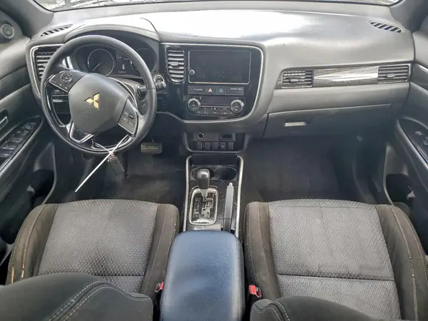 JA4AD3A38JZ049019 2018 MITSUBISHI OUTLANDER - Image 8
