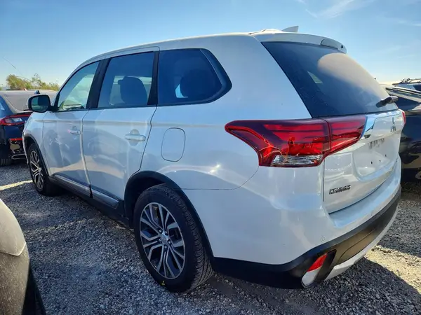 JA4AD3A38JZ051191 2018 MITSUBISHI OUTLANDER - Image 2
