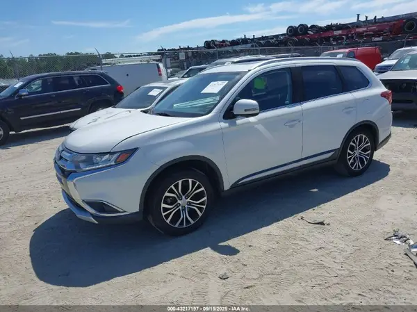 JA4AD3A38JZ053880 2018 MITSUBISHI OUTLANDER - Image 2