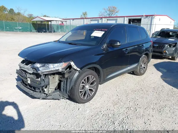 JA4AD3A38JZ055323 2018 MITSUBISHI OUTLANDER - Image 2
