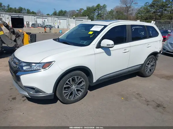 JA4AD3A38JZ068170 2018 MITSUBISHI OUTLANDER - Image 2