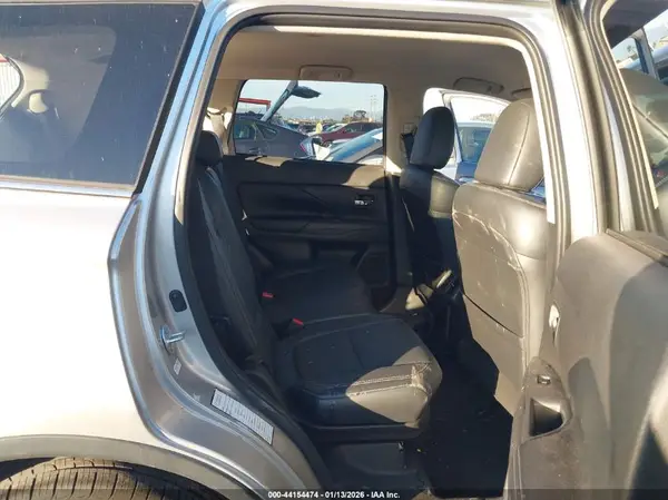 JA4AD3A38KZ024669 2019 MITSUBISHI OUTLANDER - Image 8