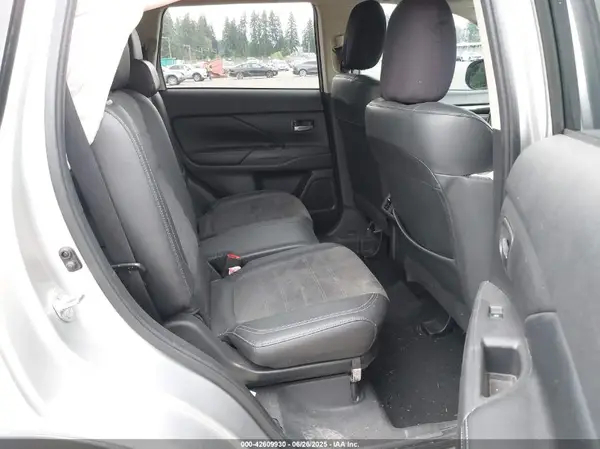 JA4AD3A38KZ046672 2019 MITSUBISHI OUTLANDER - Image 8
