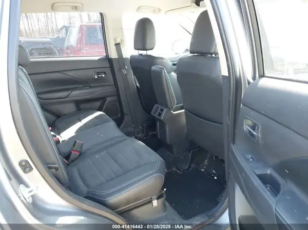 JA4AD3A38KZ051757 2019 MITSUBISHI OUTLANDER - Image 8