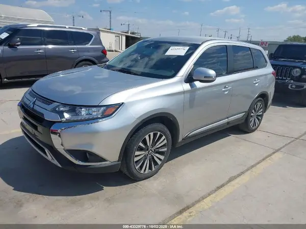 JA4AD3A38LJ000257 2020 MITSUBISHI OUTLANDER - Image 2