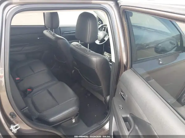 JA4AD3A39GZ010996 2016 MITSUBISHI OUTLANDER - Image 8