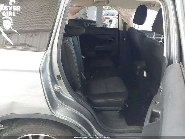 JA4AD3A39HZ005668 2017 MITSUBISHI OUTLANDER - Image 8