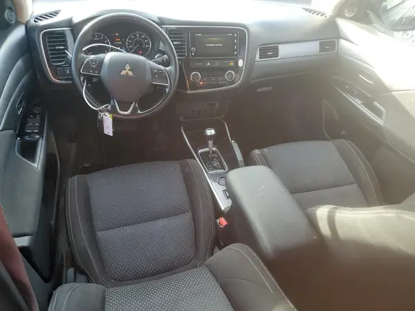 JA4AD3A39HZ005783 2017 MITSUBISHI OUTLANDER - Image 8