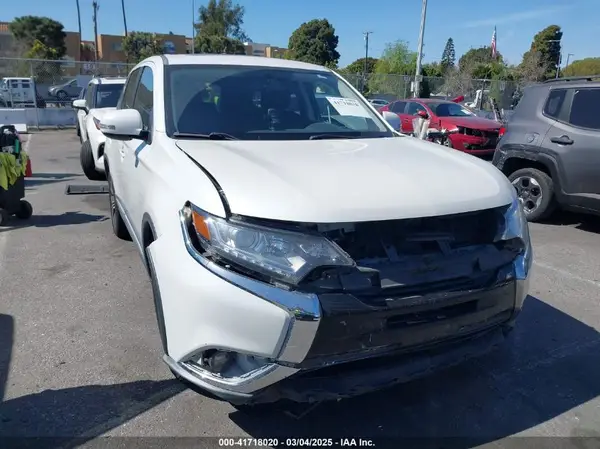 JA4AD3A39HZ014158 2017 MITSUBISHI OUTLANDER - Image 1