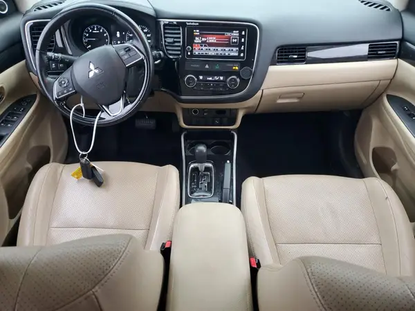 JA4AD3A39HZ015519 2017 MITSUBISHI OUTLANDER - Image 8