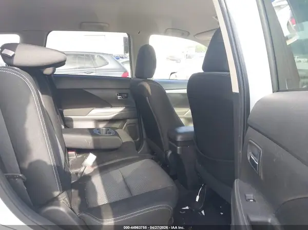 JA4AD3A39HZ023202 2017 MITSUBISHI OUTLANDER - Image 8