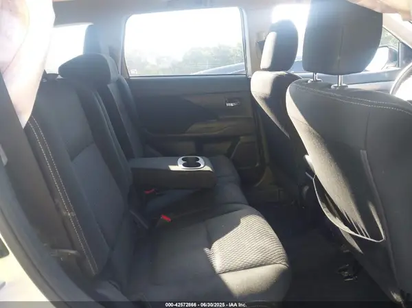 JA4AD3A39HZ024348 2017 MITSUBISHI OUTLANDER - Image 8