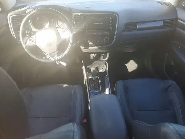 JA4AD3A39HZ032028 2017 MITSUBISHI OUTLANDER - Image 8