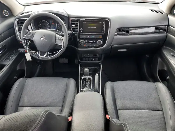 JA4AD3A39HZ051839 2017 MITSUBISHI OUTLANDER - Image 8
