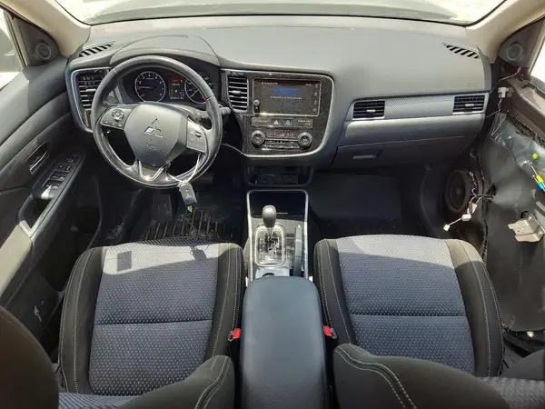 JA4AD3A39HZ062260 2017 MITSUBISHI OUTLANDER - Image 8