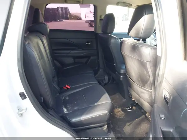 JA4AD3A39HZ068026 2017 MITSUBISHI OUTLANDER - Image 8