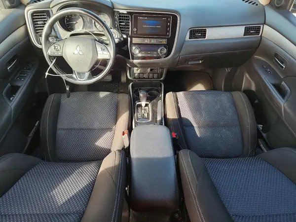 JA4AD3A39HZ068091 2017 MITSUBISHI OUTLANDER - Image 8