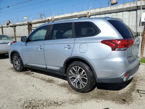 JA4AD3A39HZ070648 2017 MITSUBISHI OUTLANDER - Image 2