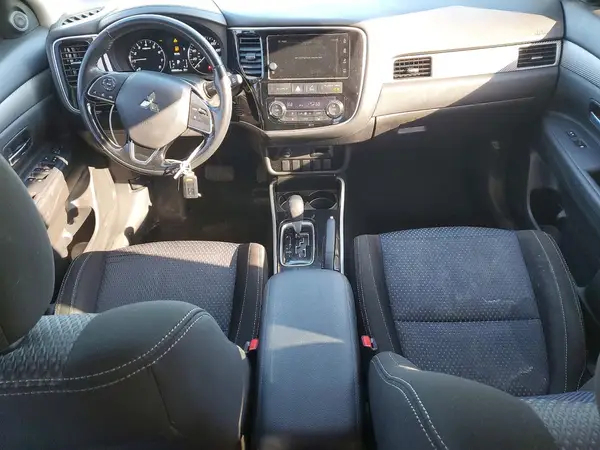 JA4AD3A39HZ070830 2017 MITSUBISHI OUTLANDER - Image 8