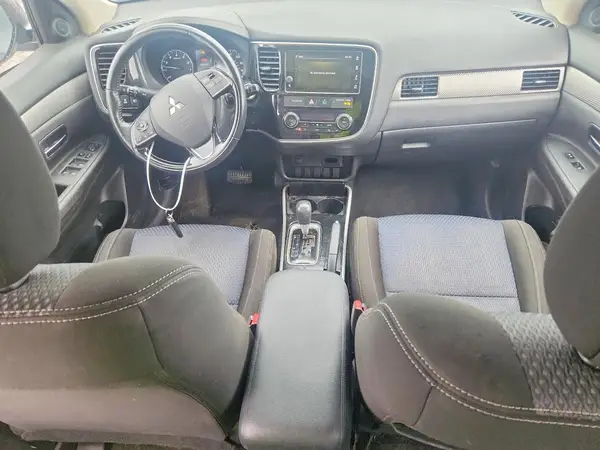 JA4AD3A39JJ002435 2018 MITSUBISHI OUTLANDER - Image 8
