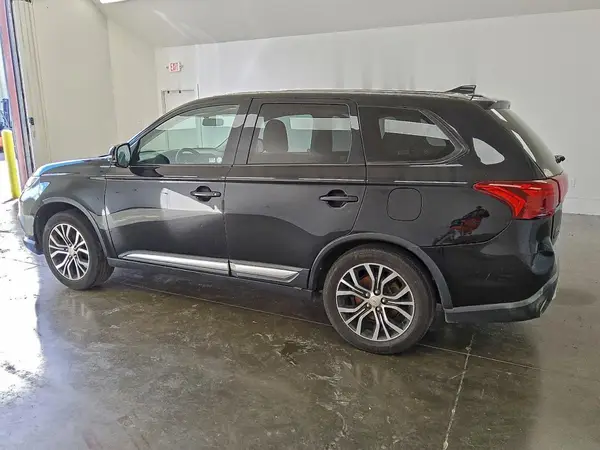 JA4AD3A39JJ004055 2018 MITSUBISHI OUTLANDER - Image 2