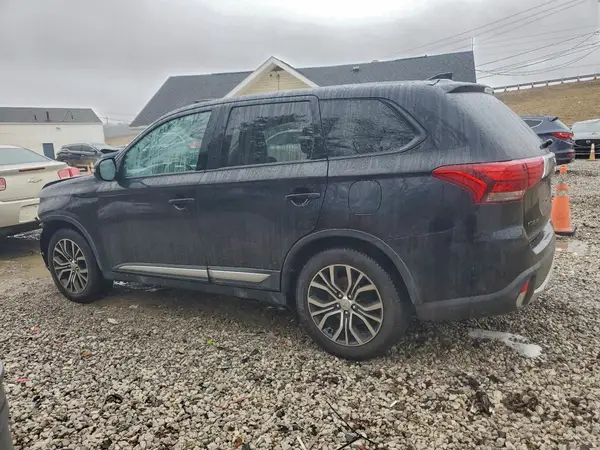 JA4AD3A39JZ000542 2018 MITSUBISHI OUTLANDER - Image 2