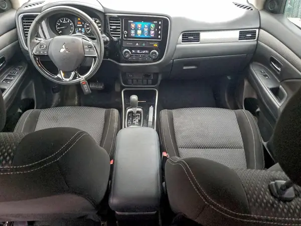 JA4AD3A39JZ000542 2018 MITSUBISHI OUTLANDER - Image 8
