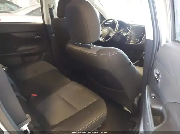 JA4AD3A39JZ003327 2018 MITSUBISHI OUTLANDER - Image 8