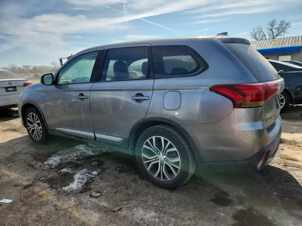 JA4AD3A39JZ007572 2018 MITSUBISHI OUTLANDER - Image 2