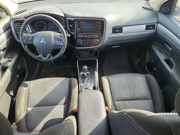JA4AD3A39JZ007572 2018 MITSUBISHI OUTLANDER - Image 8