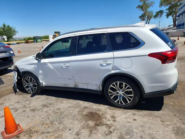 JA4AD3A39JZ009211 2018 MITSUBISHI OUTLANDER - Image 2