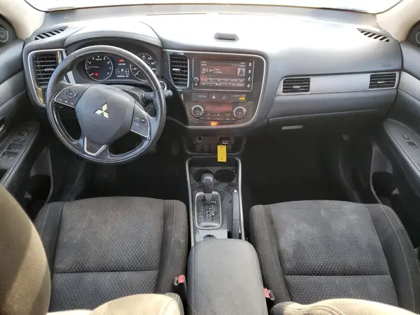 JA4AD3A39JZ018118 2018 MITSUBISHI OUTLANDER - Image 8