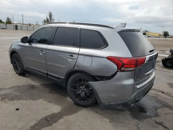JA4AD3A39JZ018913 2018 MITSUBISHI OUTLANDER - Image 2