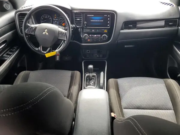 JA4AD3A39JZ018913 2018 MITSUBISHI OUTLANDER - Image 8