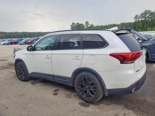 JA4AD3A39JZ019401 2018 MITSUBISHI OUTLANDER - Image 2