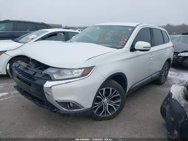 JA4AD3A39JZ032424 2018 MITSUBISHI OUTLANDER - Image 2