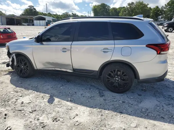 JA4AD3A39JZ034559 2018 MITSUBISHI OUTLANDER - Image 2